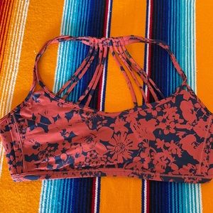 Lululemon Free to be